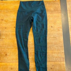 Lululemon - Mesh Turquoise leggings - size 6